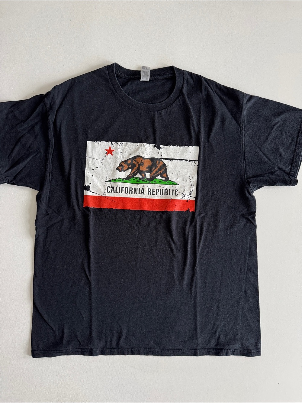 Gildan California Republic Graphic Tee - Black with Red & Green